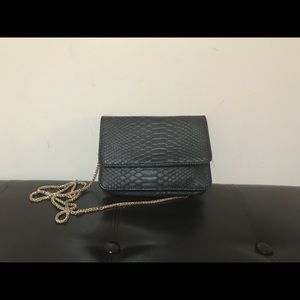 Small cross over body bag